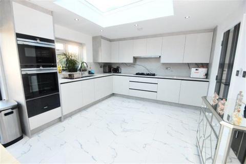 4 bedroom semi-detached house to rent, Windsor SL4