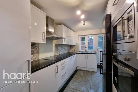 4 bedroom terraced house to rent - Newfields, AL8