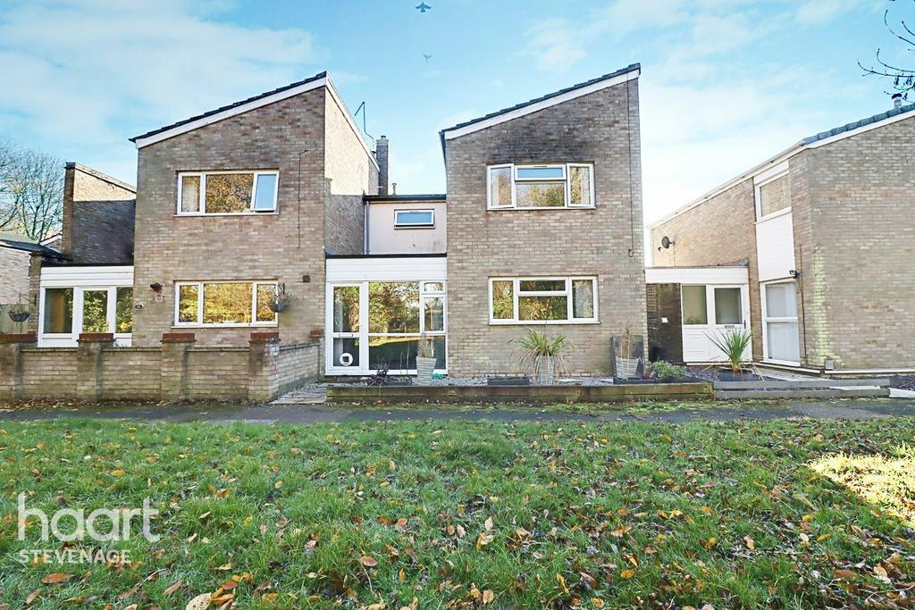 Lingfield Road, Stevenage 3 bed terraced house £325,000
