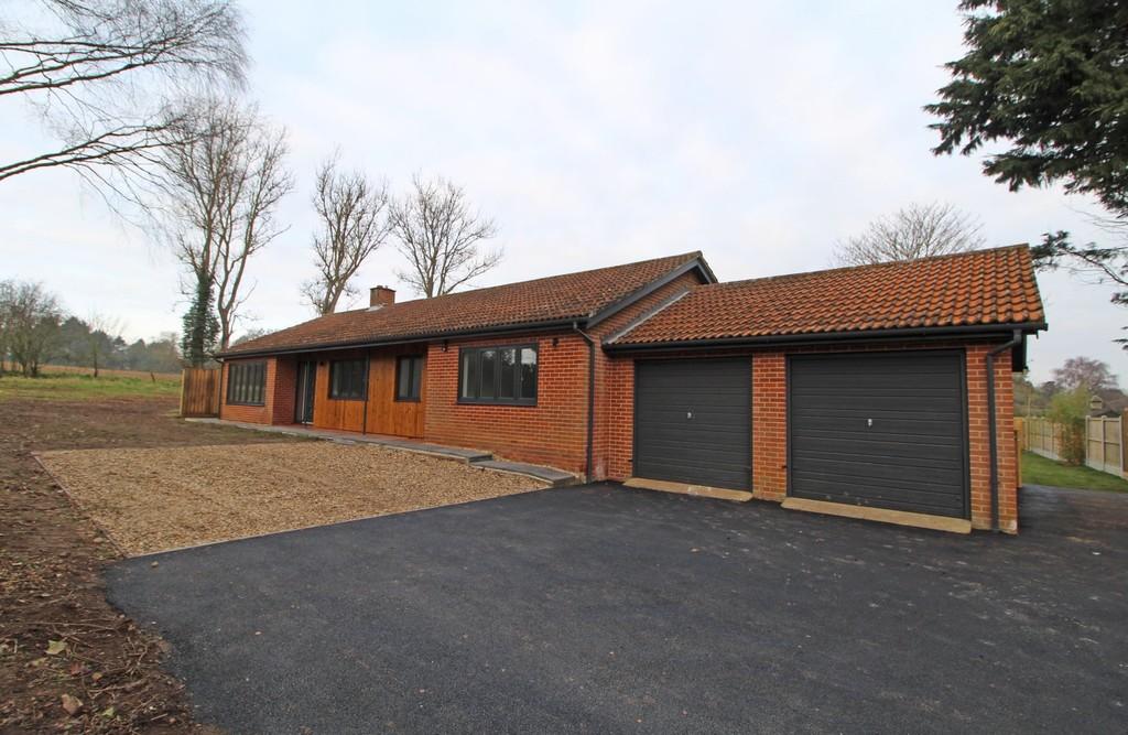 Hacheston, Nr Framlingham, Suffolk 4 bed detached bungalow for sale £