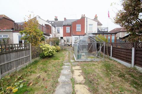 77 Castle Road, Benfleet, SS7 2AU