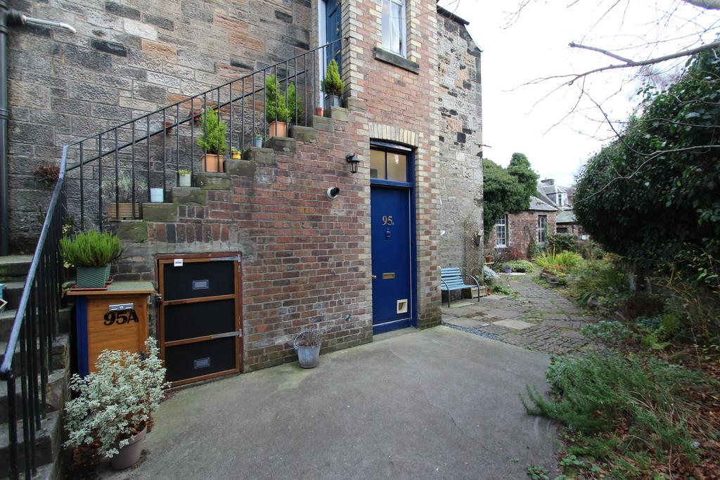 95b Appin Crescent, Dunfermline, KY12... 2 bed ground floor flat £600