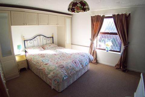 6 Eltham Close, Leeds, LS6 2TY