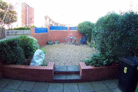 6 Eltham Close, Leeds, LS6 2TY