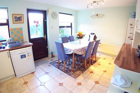 6 Eltham Close, Leeds, LS6 2TY