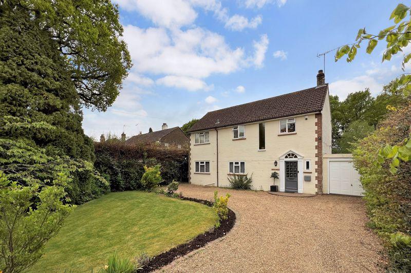 Woodland Avenue, Cranleigh 4 bed detached house - £1,050,000