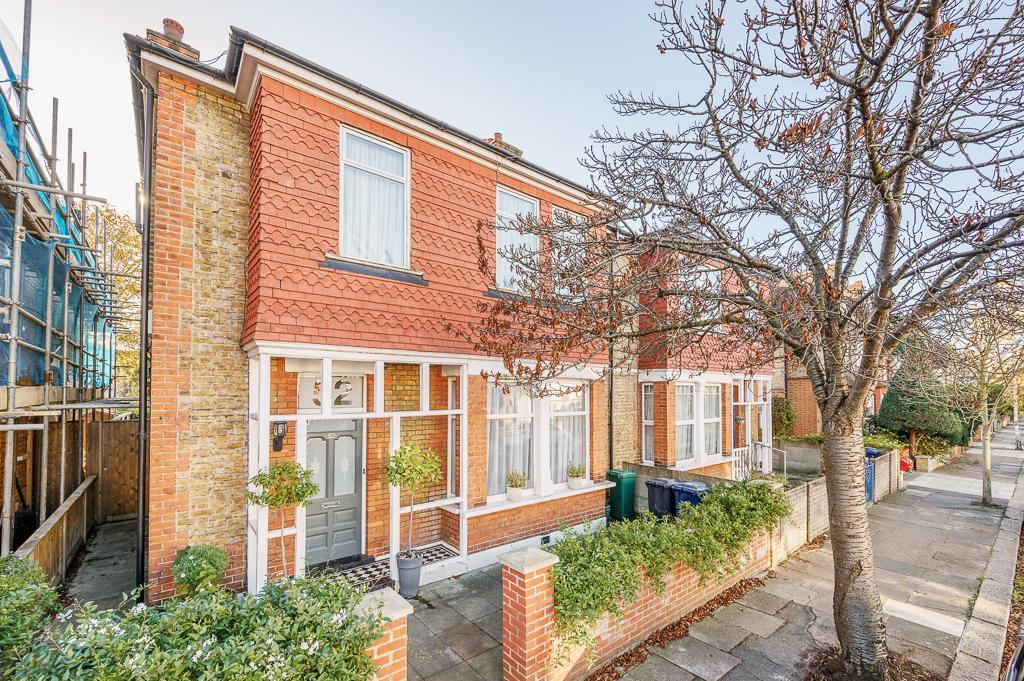 Shakespeare Road, Hanwell, London, W7 1LS 4 bed semidetached house £