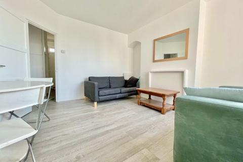 3 bedroom apartment to rent, Mayville Estate, N16