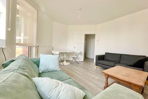 3 bedroom apartment to rent, Mayville Estate, N16