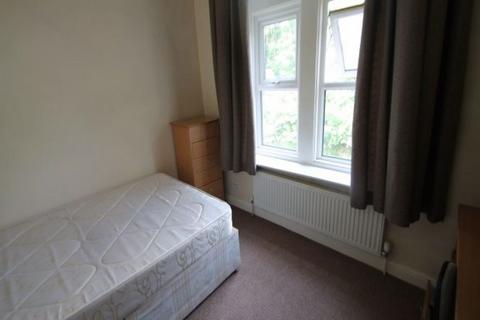 11 bedroom house to rent, Grosvenor Road, Leeds