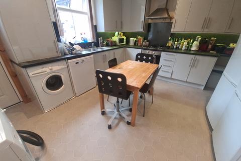 6 bedroom house to rent, Woodsley Road, Leeds