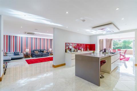 White House Windmill Road, Fulmer, Slough, SL3 6HF
