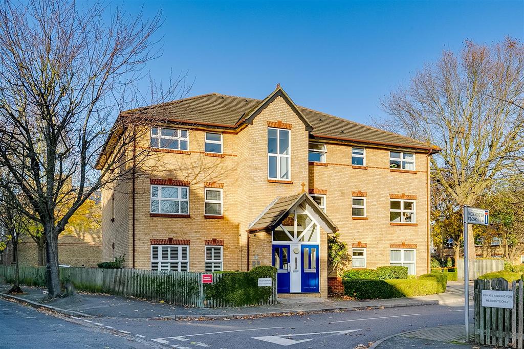 Monmouth Close, London, W4 2 bed flat £450,000