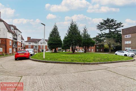 33 The Roses, Woodford Green, IG8 9BN