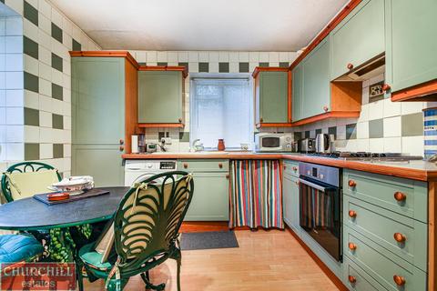 33 The Roses, Woodford Green, IG8 9BN