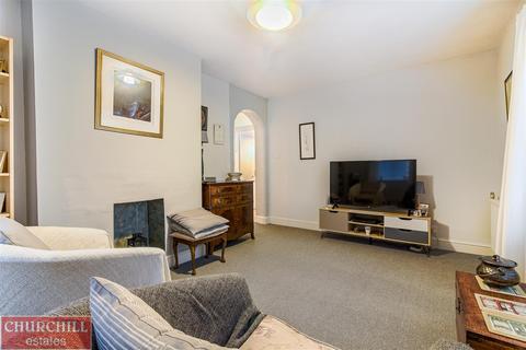 33 The Roses, Woodford Green, IG8 9BN
