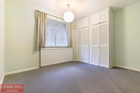 33 The Roses, Woodford Green, IG8 9BN