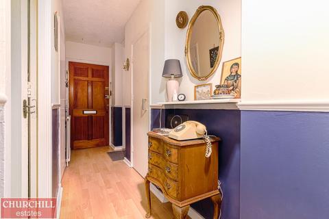 33 The Roses, Woodford Green, IG8 9BN