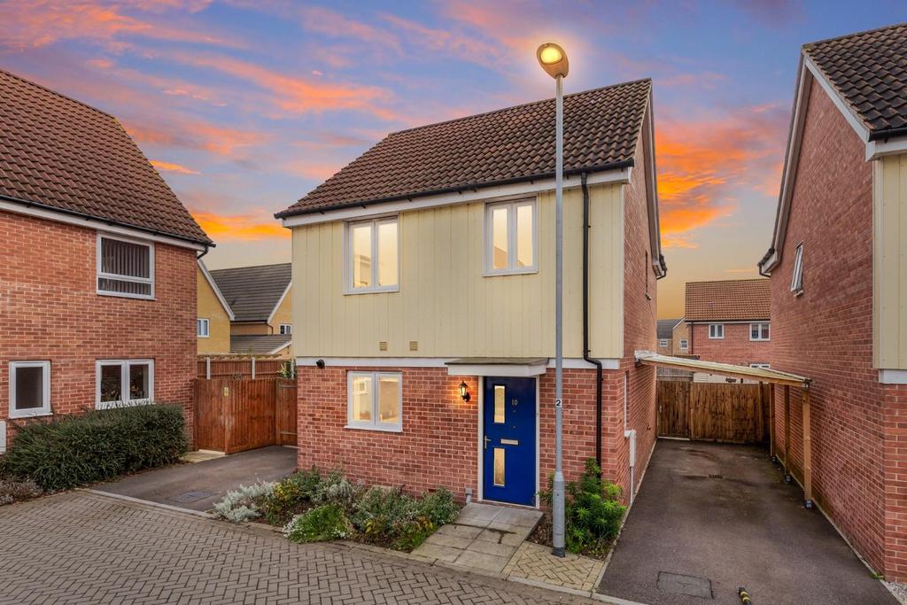 Redwing Close, Stanway, Colchester 3 bed detached house £1,400 pcm (£323 pw)