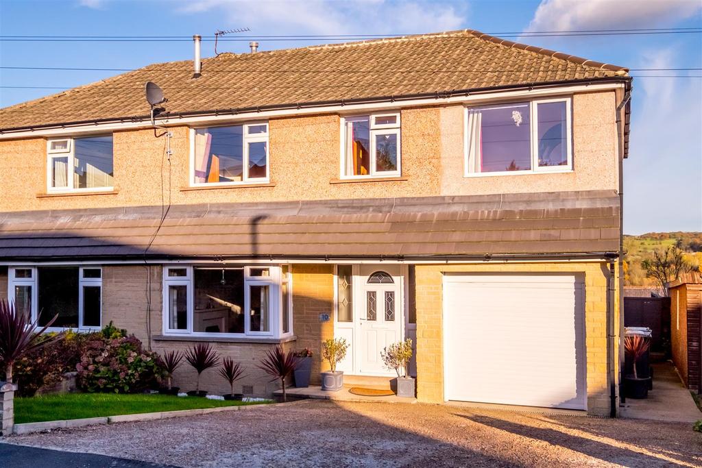 Rayner Drive Brighouse 4 bed semidetached house £275,000