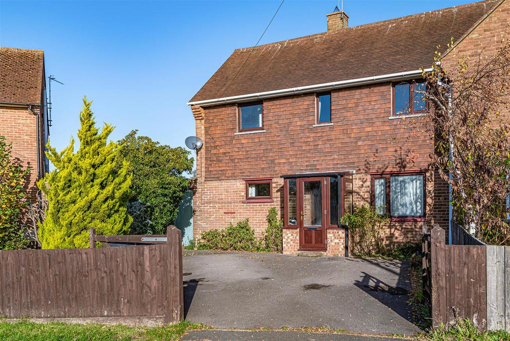Pelham Crescent, Hailsham 3 bed semidetached house £275,000
