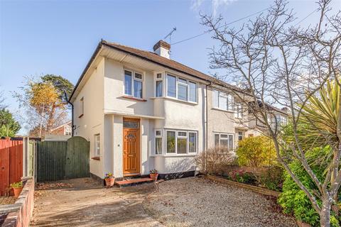 12 Birchfield Close, Addlestone, KT15 1QZ