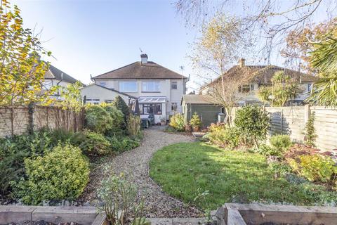 12 Birchfield Close, Addlestone, KT15 1QZ