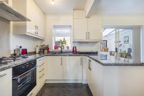 12 Birchfield Close, Addlestone, KT15 1QZ