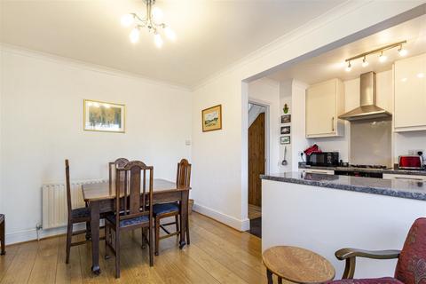 12 Birchfield Close, Addlestone, KT15 1QZ