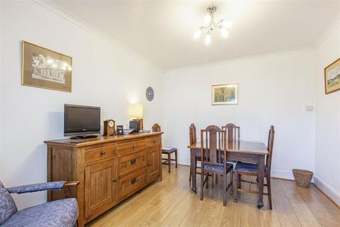 12 Birchfield Close, Addlestone, KT15 1QZ