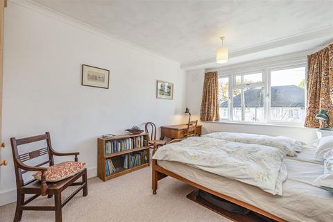 12 Birchfield Close, Addlestone, KT15 1QZ