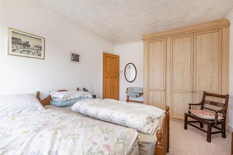 12 Birchfield Close, Addlestone, KT15 1QZ