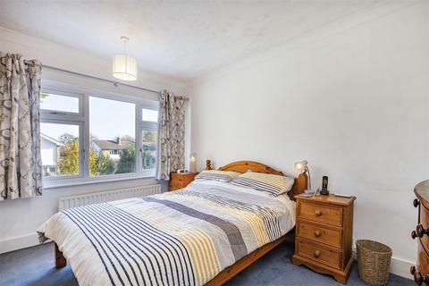 12 Birchfield Close, Addlestone, KT15 1QZ
