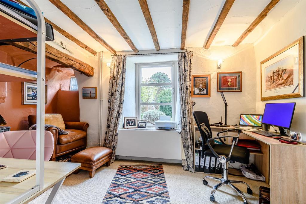8483896-interior24.jpg