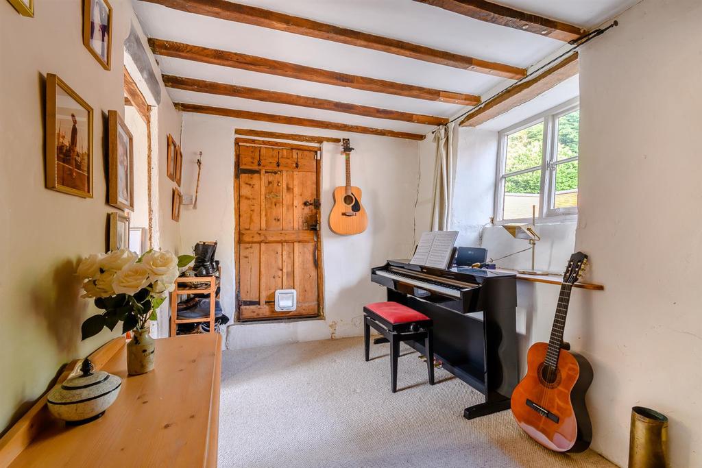 8483896-interior20.jpg