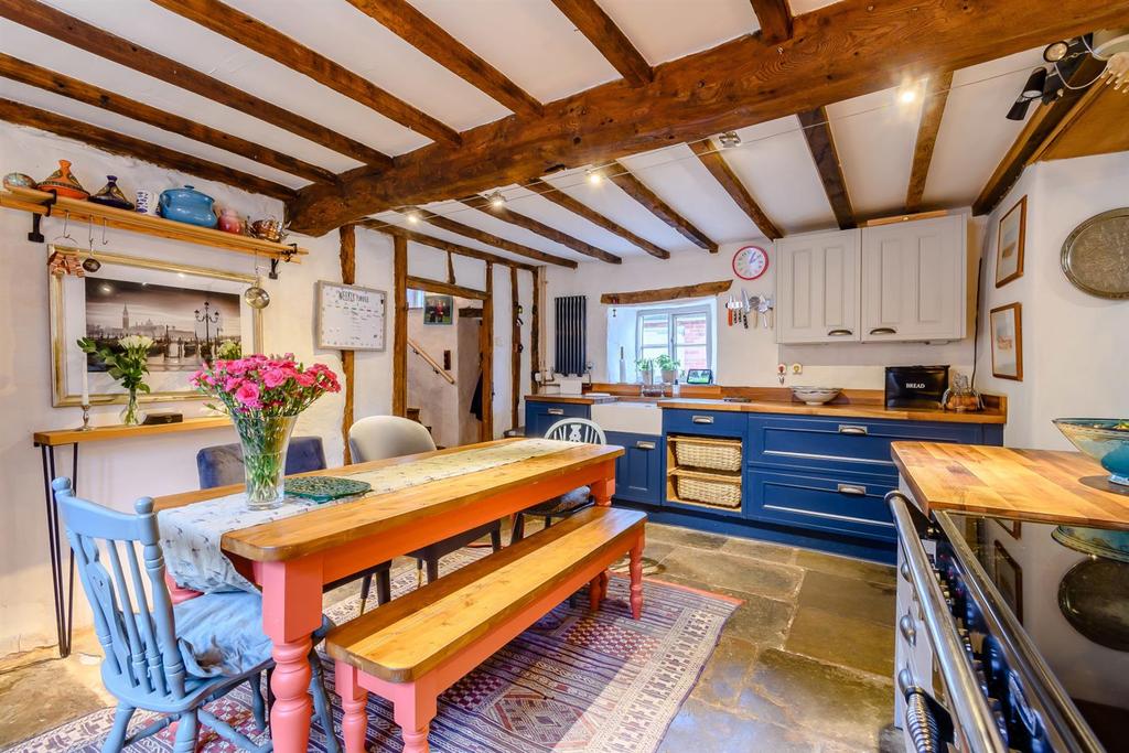 8483896-interior06.jpg
