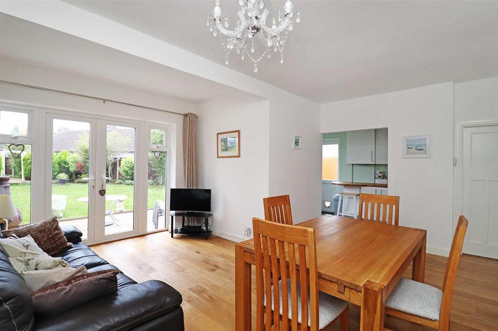 Green Walk, Timperley 3 bed semidetached house £475,000