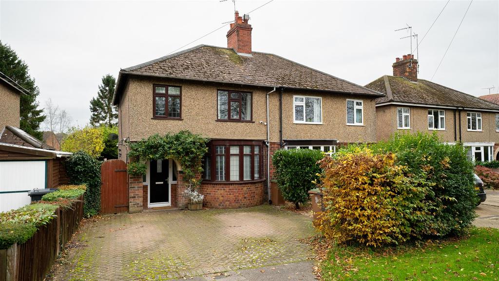 Badby Road West, Daventry 3 bed house £340,000