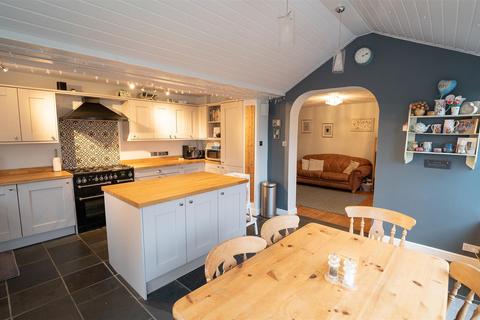 11a Badby Road West, Daventry, NN11 4HJ