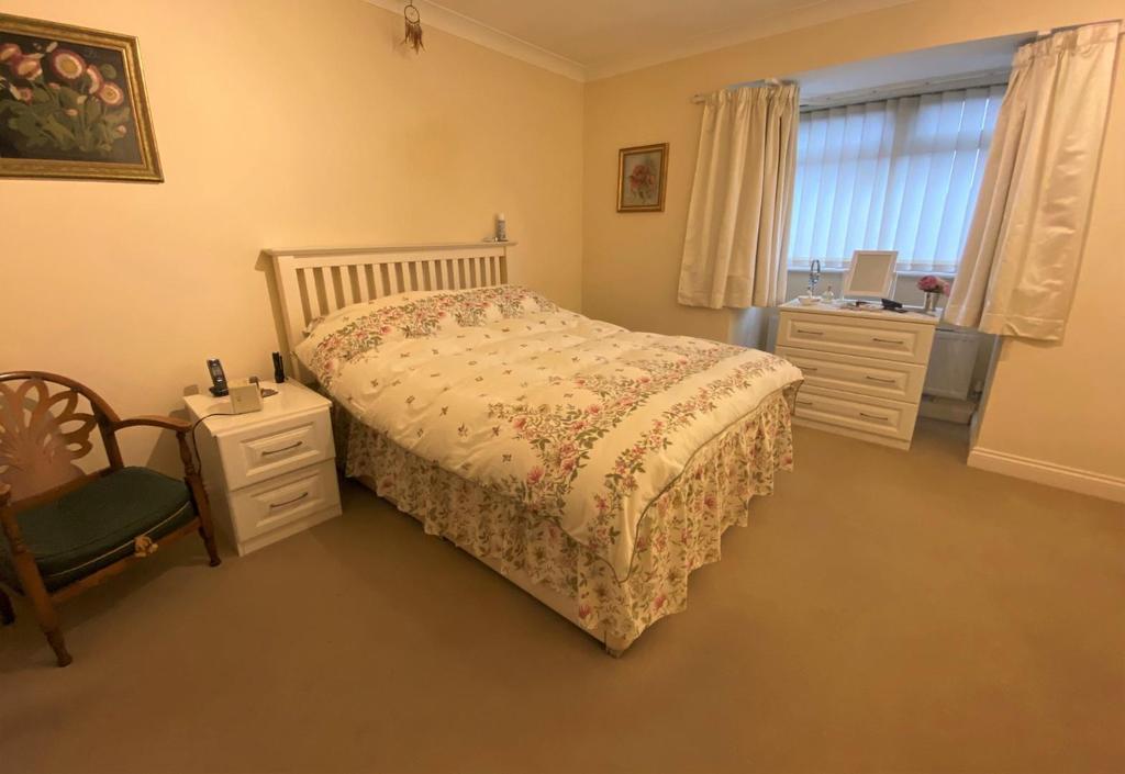 Bed 1.jpg