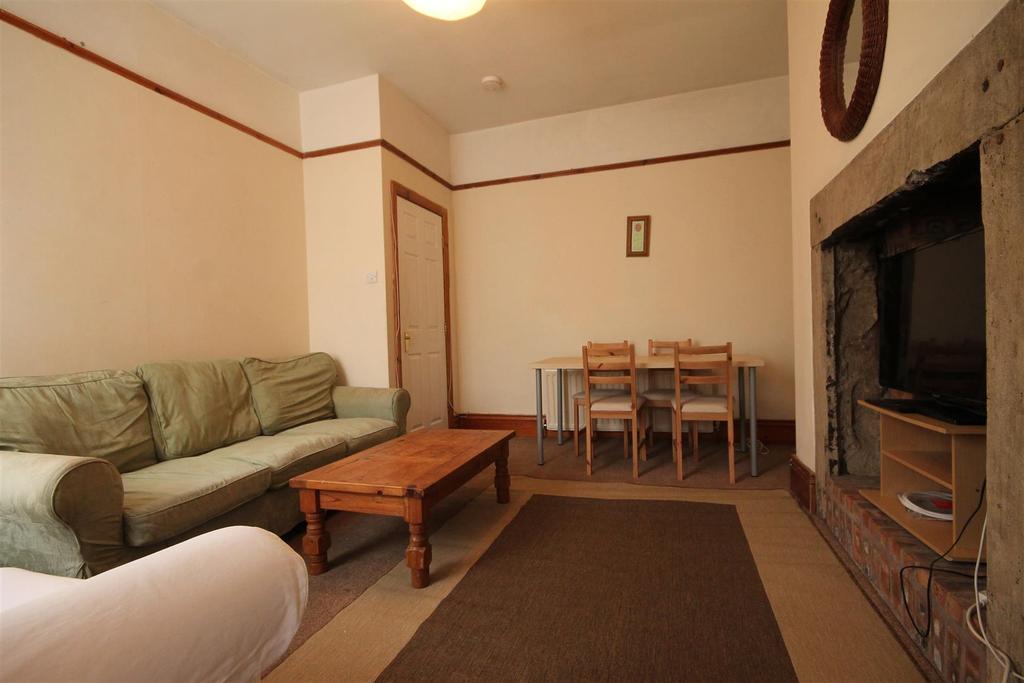 Amble Grove, Sandyford 4 bed £1,390 pcm (£321 pw)