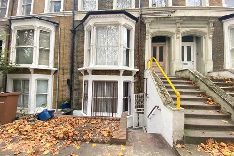 3 bedroom terraced house to rent - Upper Clapton Road, London