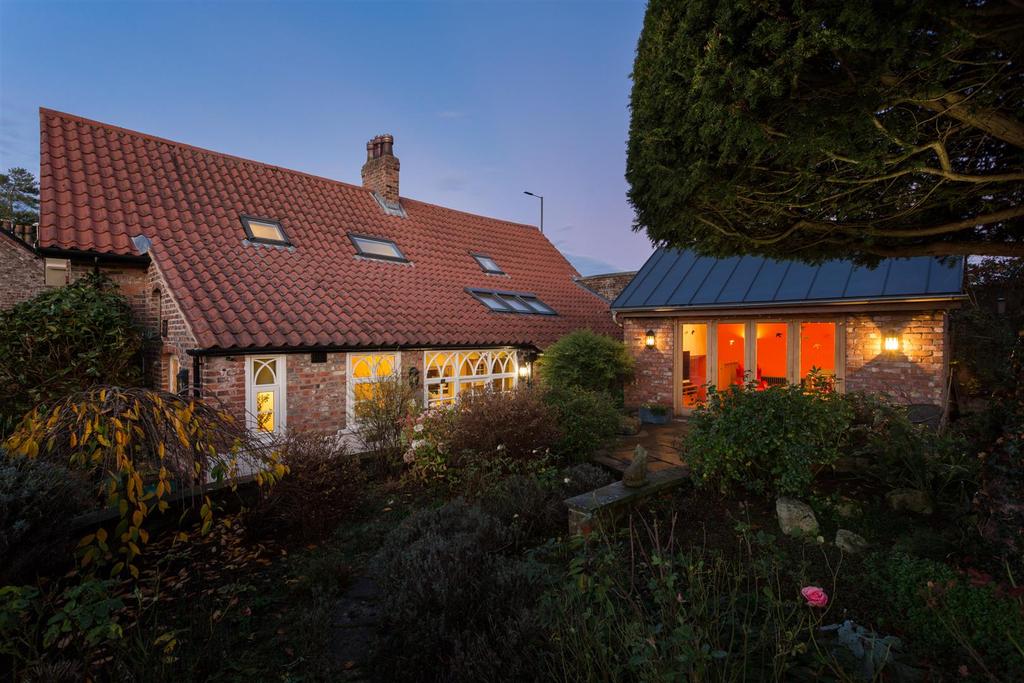 Crockey Hill, York 3 bed detached house £695,000