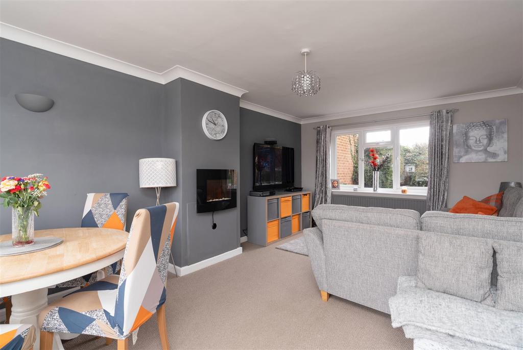 Redesdale Place, MoretonInMarsh... 3 bed semidetached house £250,000