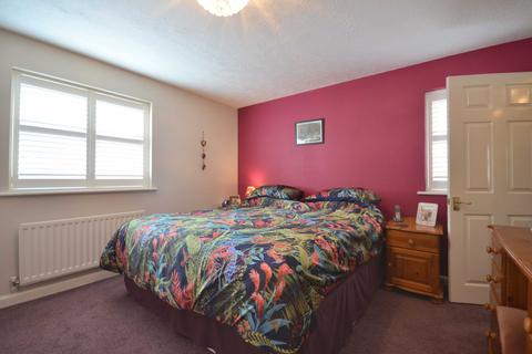 40 Broad Leys Road, Barnwood, Gloucester, GL4 3YW