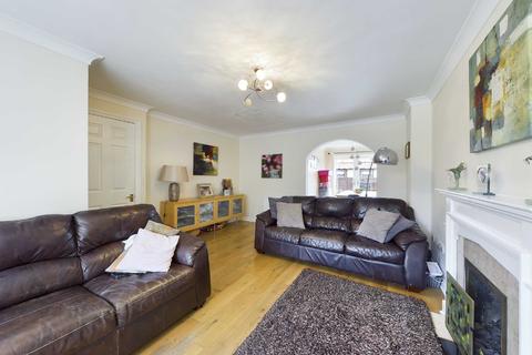 2 Chaceley Close, Abbeymead, Gloucester, GL4 4XP