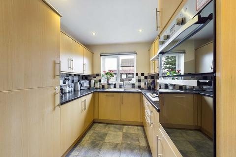 2 Chaceley Close, Abbeymead, Gloucester, GL4 4XP