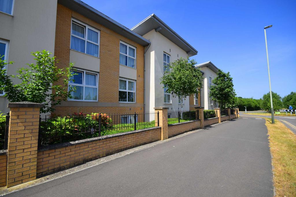 Gemini Close, Cheltenham... 1 bed apartment £150,000