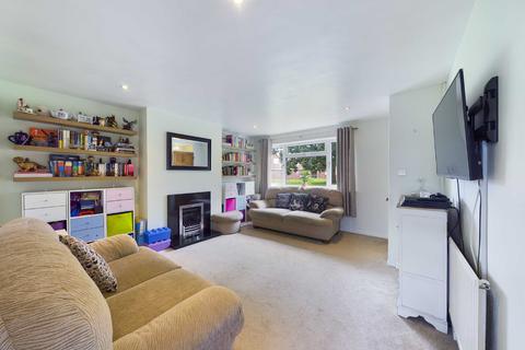 5 Caernarvon Close, Cheltenham, GL51 3LQ