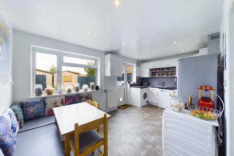 5 Caernarvon Close, Cheltenham, GL51 3LQ